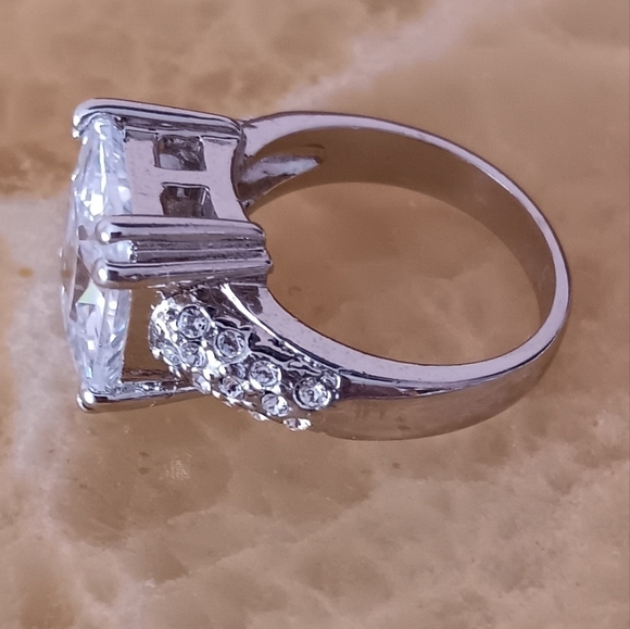 Silver Tone Rhinestone Ring - Picture 4 of 7